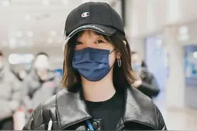 吴宣仪机场私服，短发造型好飒好帅气，还有超可爱的歪头鲨图片