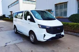 别克GL8新对手，新福特全顺亮相，电动门+独立后排，内饰学聪明了图片