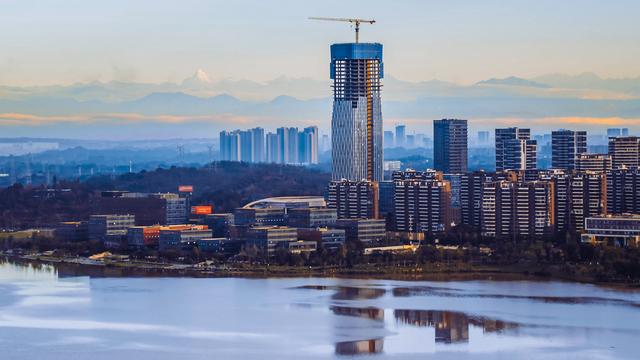 项目建设、场景营造“拼劲十足”成都各区（市）县严格落实防疫措施高质量推动经济发展