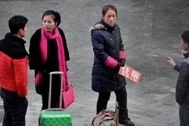住宿一晚只需要40元？火车站大妈热情拉客，背后暗藏了什么猫腻？图片