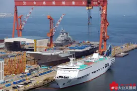 辽宁舰要升级电弹？斜角甲板搭建长条铁皮屋：辽宁舰也要上电弹？图片