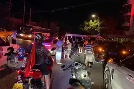 现场 | 摩托骑手驰援重庆山火救灾图片