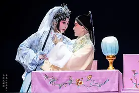 新民艺评丨上昆全本55出《牡丹亭》为何要让一对杜柳，演足三本——梦影双描画？图片