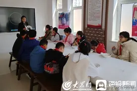 滕州：龙泉街道弘道社区开展“趣味吹墨画 美育润童心”活动图片