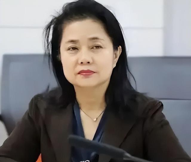 海南电台“女贪官”谷晓晶，真不是一般“好色”，给男下属递房卡