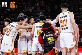 成功“复仇”！深圳男篮夺冠！图片