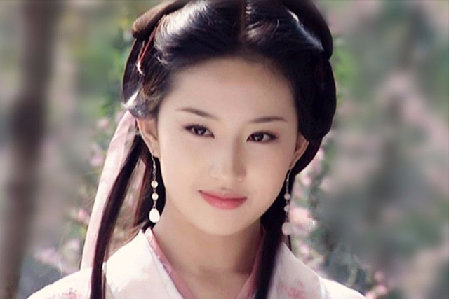 刘亦菲的妈妈刘晓莉：两婚两离，至今单身，长得比女儿还漂亮