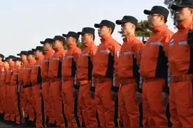 4000万元救助土耳其，看看国际网友评价中国救援队图片