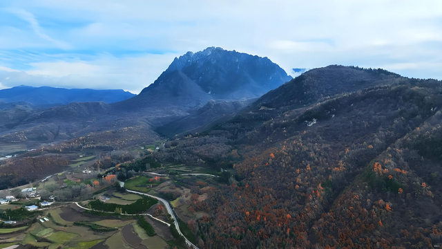 亿年地貌配秋红，陕南襄王沟炸场，此生必去无遗憾！