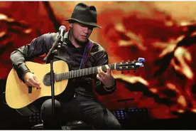 演唱会拉下裤链，用色情号码当专辑名称，陈奕迅为何给他下跪？图片