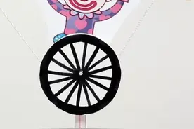 和爸爸妈妈一起，做个有趣的独轮车吧！【春节宅家手工】图片
