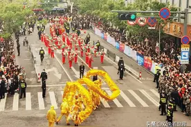 清明节游新市古镇，恰逢蚕花庙会图片
