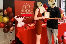 女子网上晒订婚照，被网传是“8号技师”？本人回应：不实，警方已受案图片