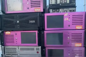 电影院倒闭80块钱收了一台放映服务器 那么大的硬盘可惜都是加密的图片