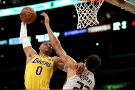 威少飞身砸扣戈贝尔！锁定年度最佳扣篮！燃炸了，怒砍2+1图片