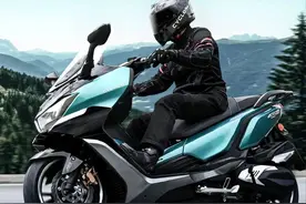 250-350cc级别踏板，哪家强？图片