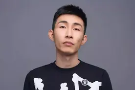 网络春晚上的《说书人》和它的原唱寅子图片