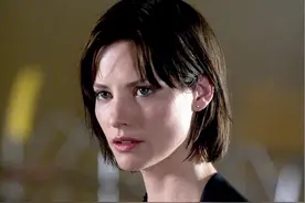 一口气看完6部《生化危机》连贯的故事情节，爱丽丝一生的故事图片