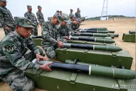 榴弹炮口径，中国改用155毫米，俄罗斯为何坚持使用152毫米？图片