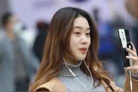 盛年不重来，一日难再晨，及时当勉励，岁月不待人。——陶渊明图片