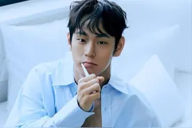 薄肌少年小哥哥 健身模特 肌肉帅哥 高大健壮肌肉帅哥体育生运动员图片