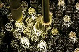 退役核潜艇的核反应堆，该怎么处理？为啥直接露天存放？图片