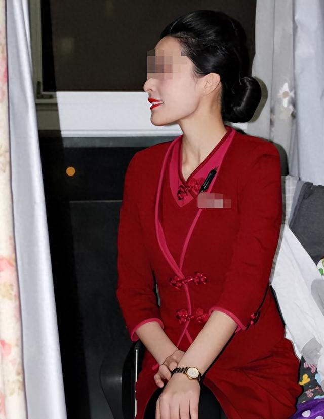 空姐机舱内穿情趣内衣拍照，发布称：超级舒服！网友：全脱算了