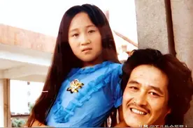 同是赵本山的基因，把原配的女儿和球球相比，差距就出来了图片