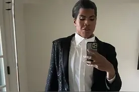 魔术师约翰逊29岁儿子穿镂空黑袜热辣，油头配下衣失踪，穿衣自由图片