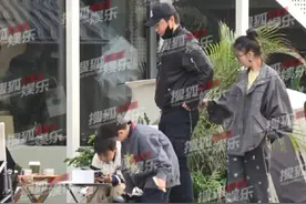 陈思诚佟丽娅外出被疑复合，丫丫细心帮其整理衣服，全程有说有笑图片