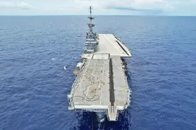 巴西击沉自家唯一的航母，埋下什么隐患？图片