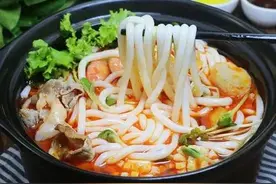 过桥米线是怎么来的，正宗云南米线和如今的过桥米线有什么区别图片