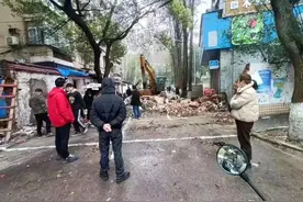 优势互补，武汉理工和华中师大围墙被推倒，理工男再也不用翻墙了图片