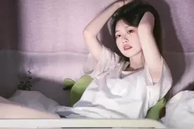 学校封校，女生宿舍自拍写真，网友：多穿点图片