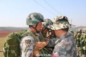 高原跳伞分几步？特战队员告诉你图片