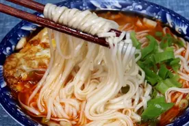 爱吃面条要留意，面条最忌开水下锅，教你一招，保证爽滑筋道图片