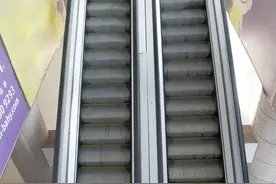 救女童时被指碰隐私部位，男子回应：感受到网暴的可怕图片