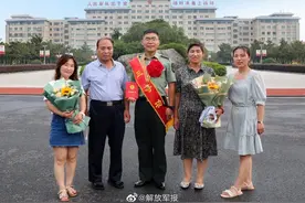 晒晒我的全家福 军校毕业又立功，他是全家人的骄傲图片