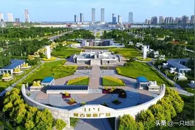 曾被外媒称为“鬼城”的康巴什，经过20年的建设，如今怎么样了？图片