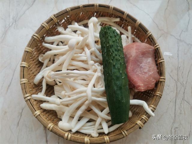 吃香菇、平菇，不如吃这蘑菇，蛋白质和氨基酸含量高，别不懂吃