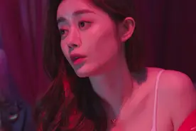 女的露大腿，男的穿貂露脚踝，《澡堂也疯狂》这是在讽刺东北人？图片