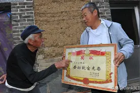 现阶段有多少资产才能算中产阶级？专家：三个条件满足其一即可图片