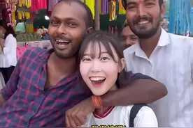 韩国女网红独自去印度，面对当地人的热情，网红显得有些慌乱！图片
