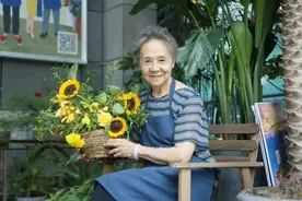 84岁老太想学滑板，75岁奶奶自考大学：我们还有什么理由不努力呢图片