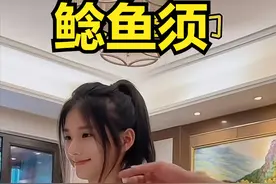 为什么中学女生都扎着低马尾，留着“鲶鱼须”？原因让人心疼图片