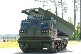 美军接收改进型M270A2火箭炮，火力凶猛，最远射程可达500公里图片