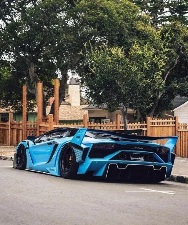 全屏超高清的超跑豪车壁纸 .欣赏一下 ！#创作灵感