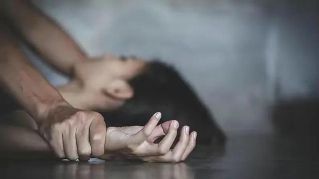 新娘被四名男子轮奸8个小时,丈夫亲眼目睹,事后将夫妻二人杀害