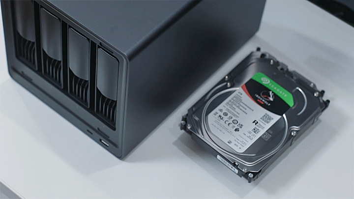 同时兼顾易用和专业的NAS是什么体验？绿联DX4600 PRO开箱