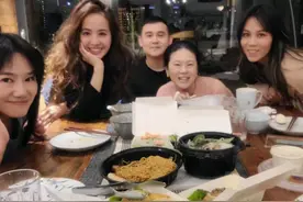 蔡依林现身为蔡健雅庆生，两人是针织班同学，素颜状态差距大！图片